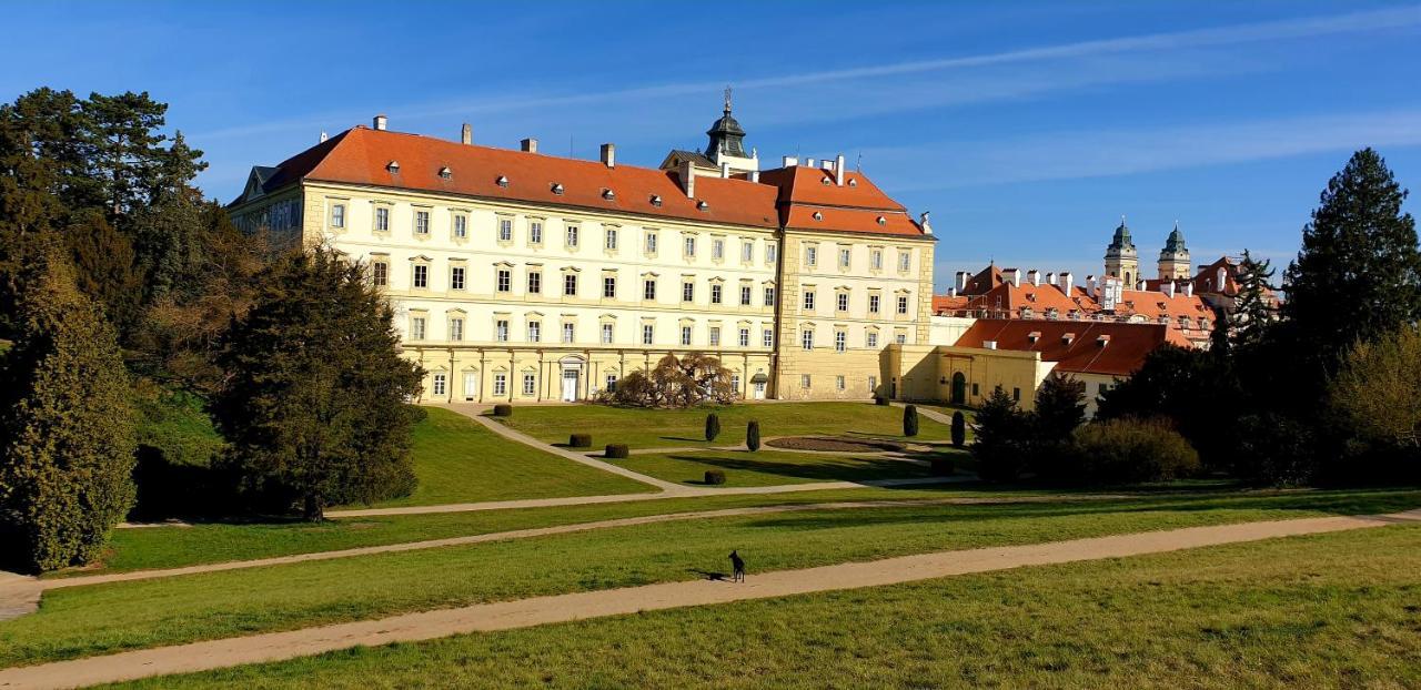 Penzion U Vlků Valtice Exterior foto