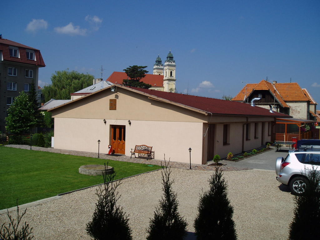 Penzion U Vlků Valtice Exterior foto