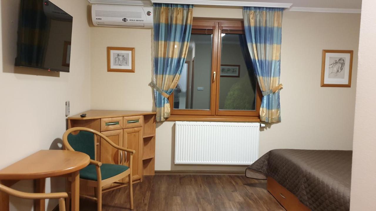 Penzion U Vlků Valtice Exterior foto