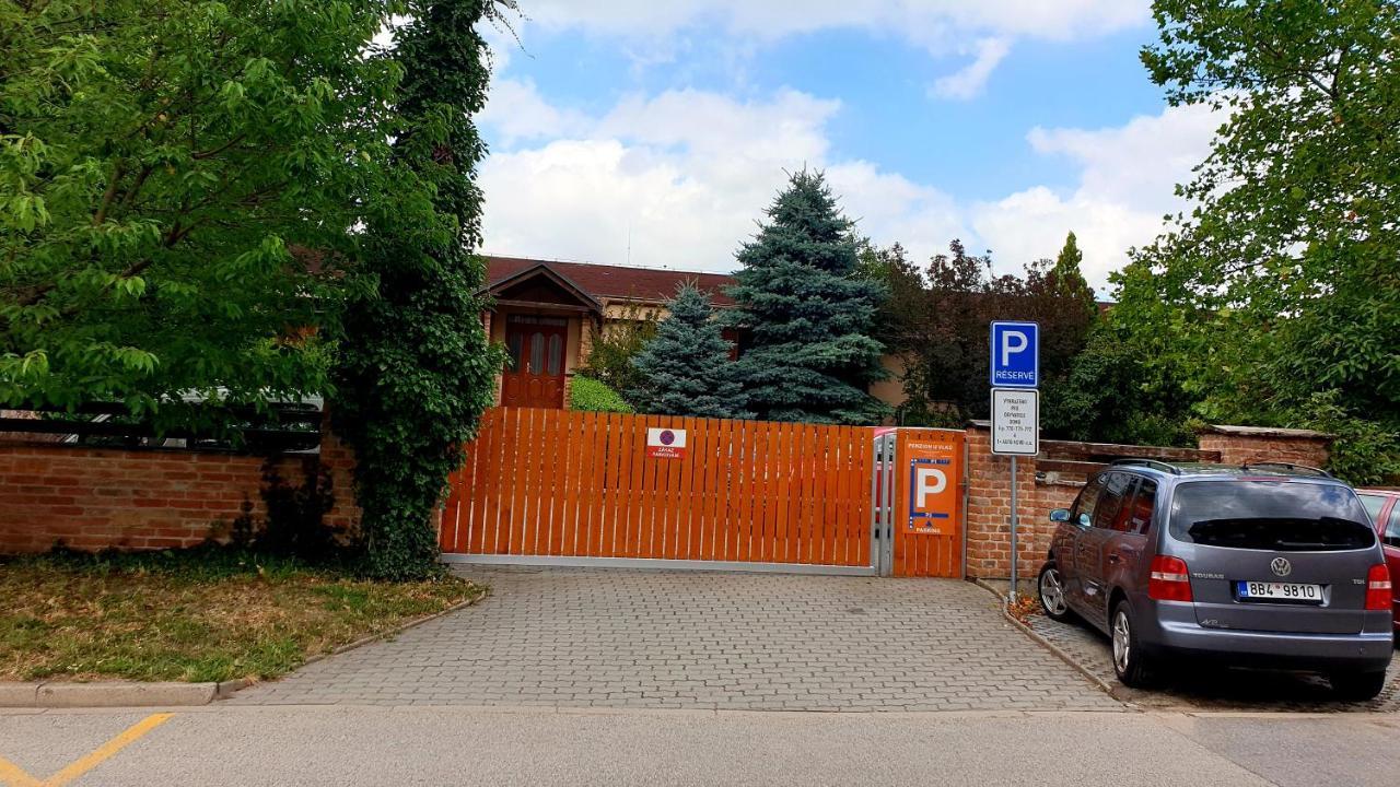 Penzion U Vlků Valtice Exterior foto