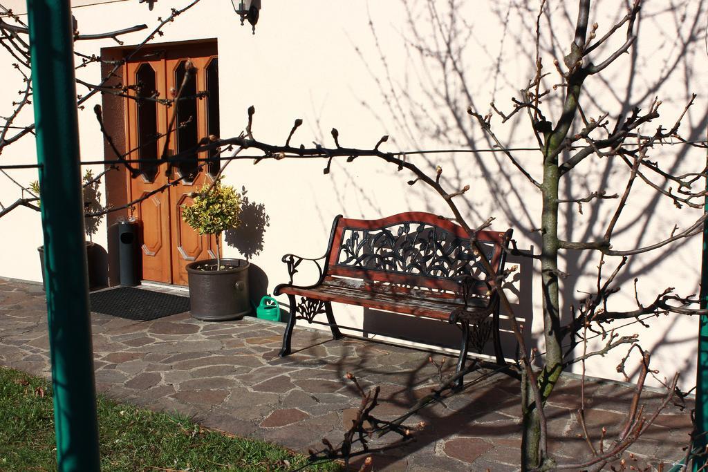 Penzion U Vlků Valtice Exterior foto