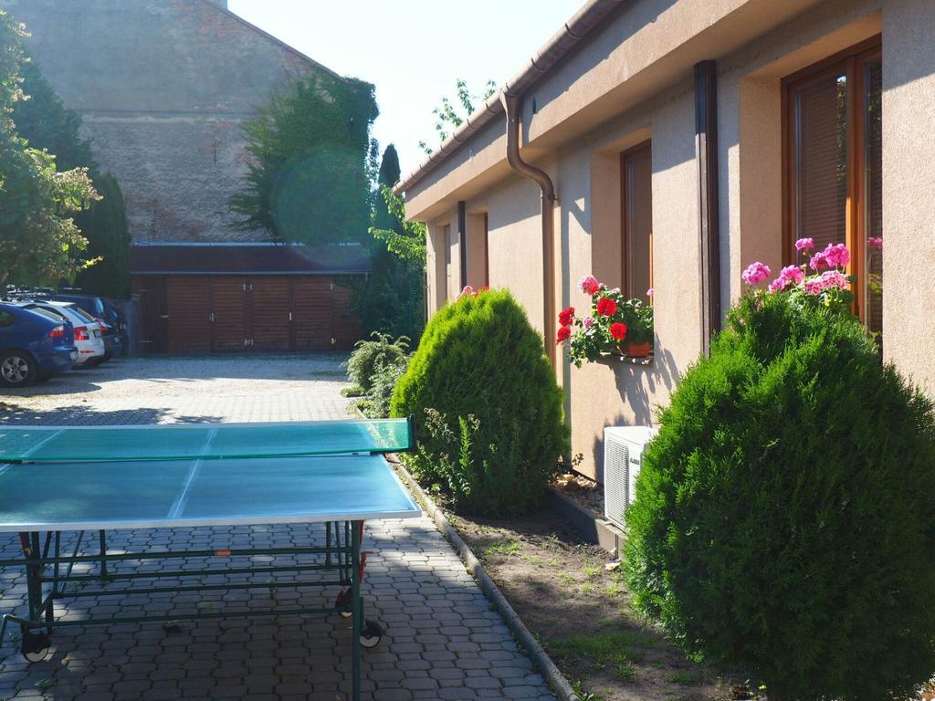 Penzion U Vlků Valtice Exterior foto