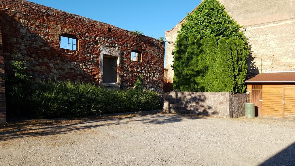Penzion U Vlků Valtice Exterior foto